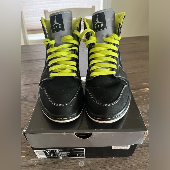 Air Jordan 1 Retro High ‘Black Cyber’ - Picture 6 of 7